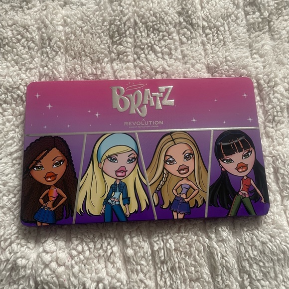 NEW Revolution Bratz Eyeshadow Palette - Pink and Purple - Picture 1 of 5